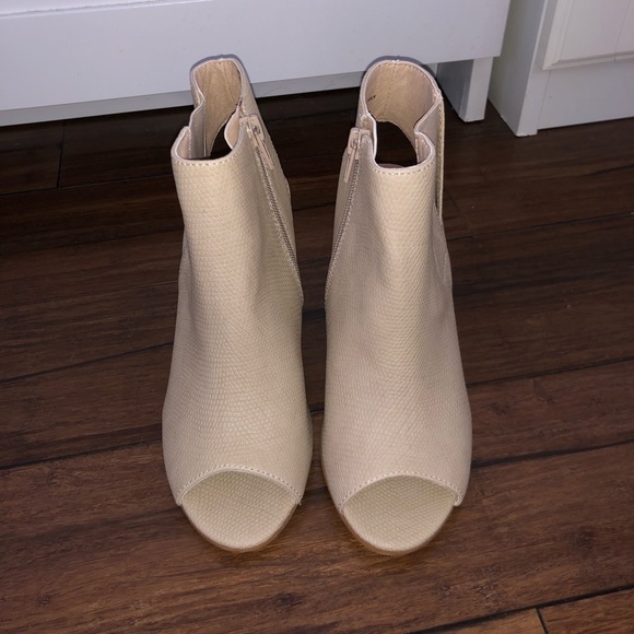 Brand New Steve Madden Sandals - Picture 3 of 5